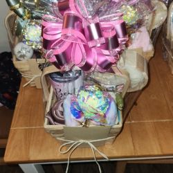 Last minute, Thoughtful Mother's day gift baskets. Inquire for details 🥰💕