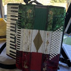 Rossetti Piano Accordion 72 Bass 34 Keys 5 Switches Mexican Flag