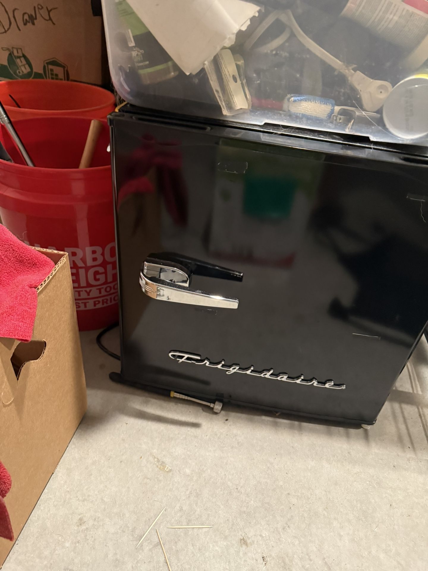 frigidaire mini fridge retro