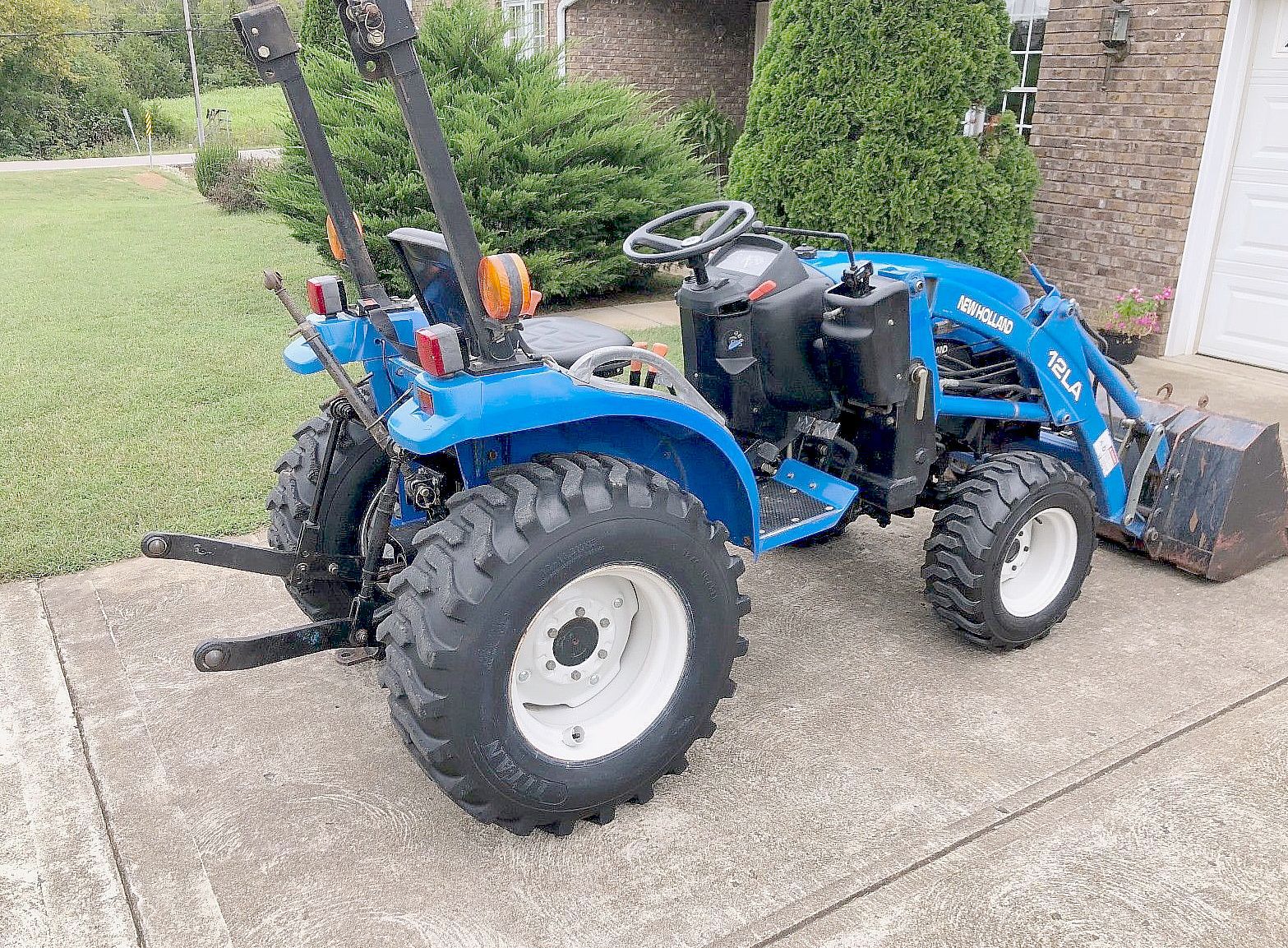 2OO3*New Holland//TC18 Compact Tractor