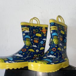 Rain boots Sz 4, Worn Once 