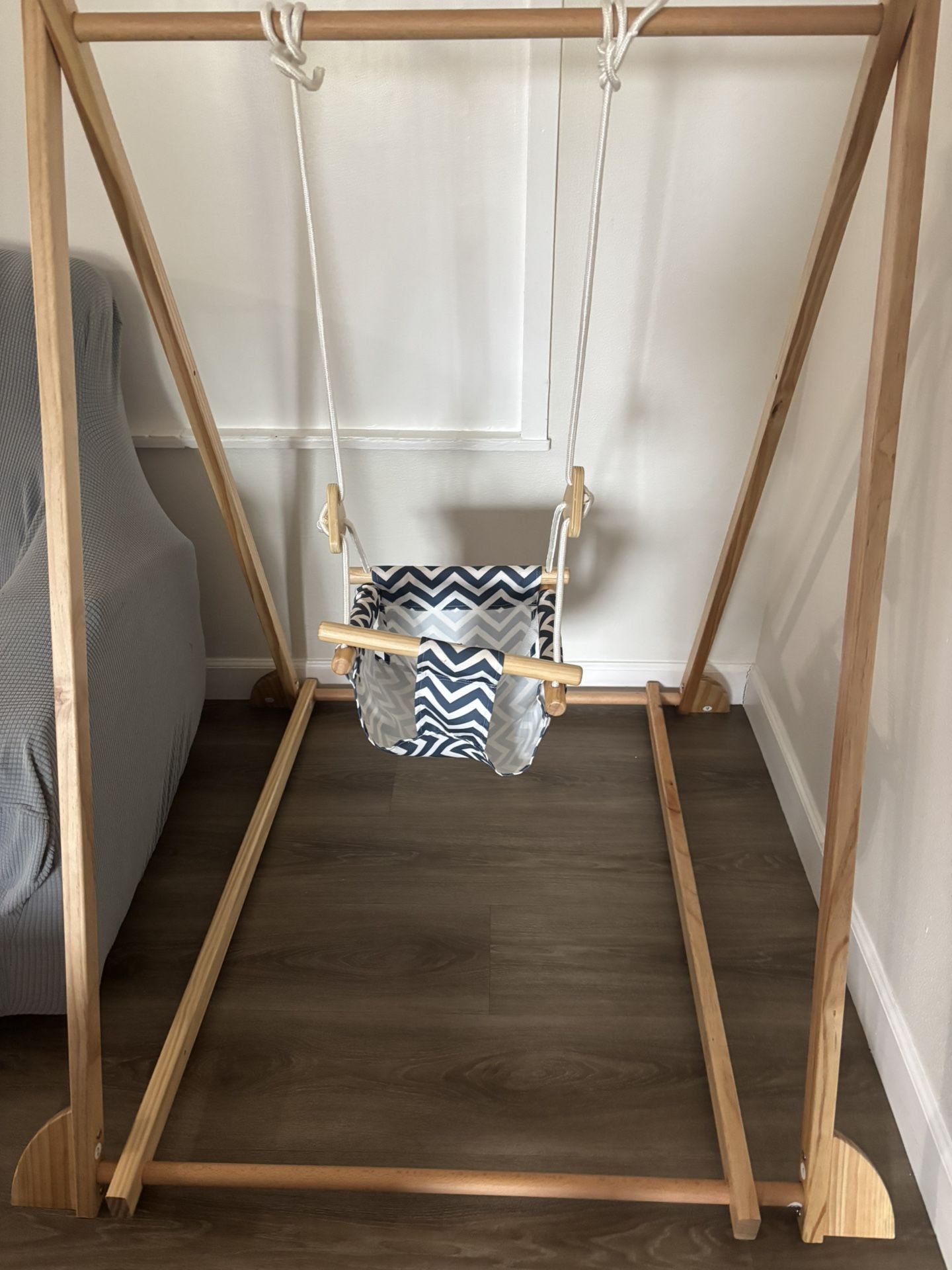 Avenlur's Spruce Indoor Baby Swing folds