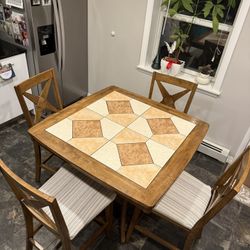 Kitchen Table And 4 Chairs 