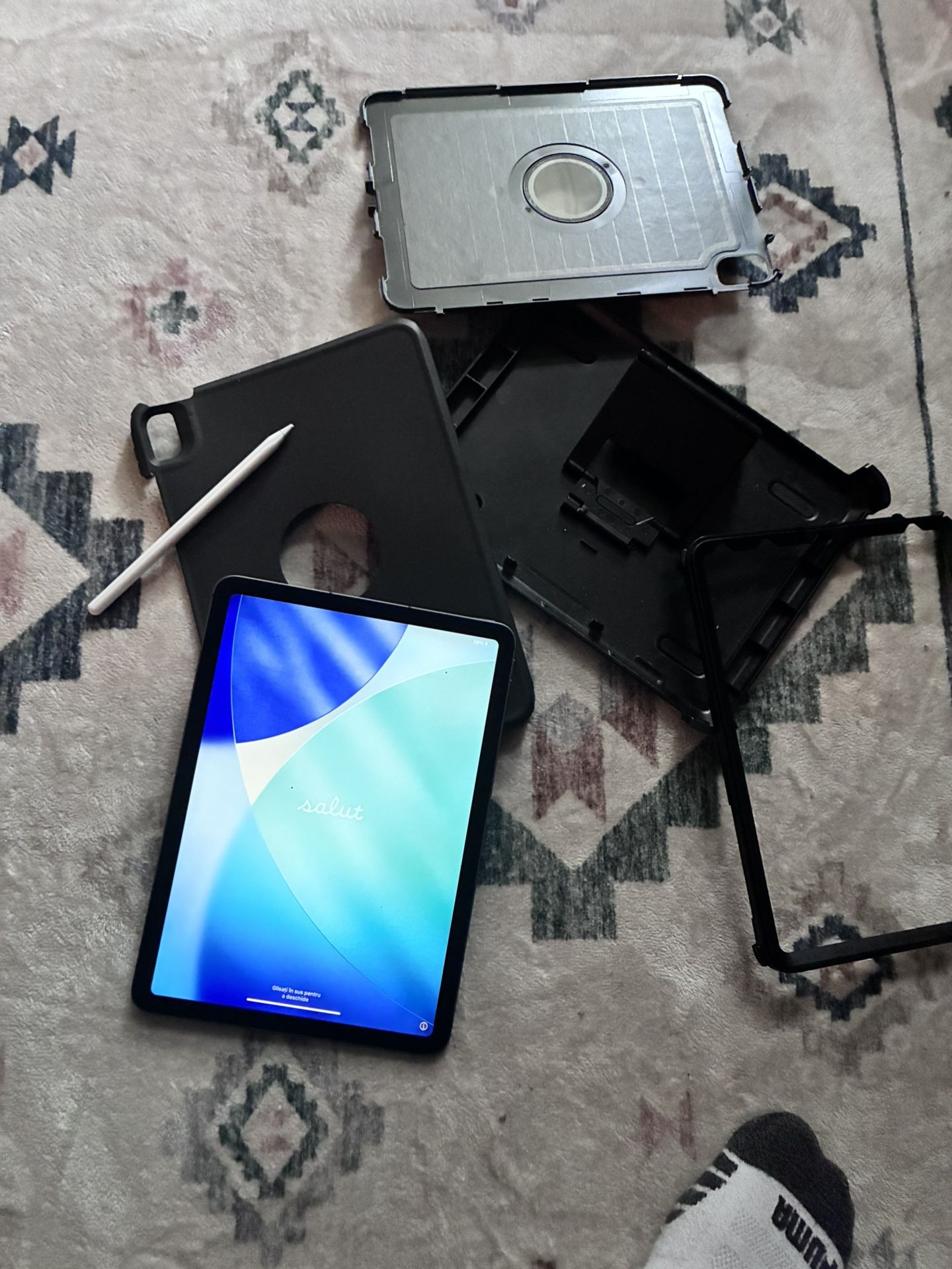 Apple iPad Air 5th Gen With Apple Pencil And Otter Box Case