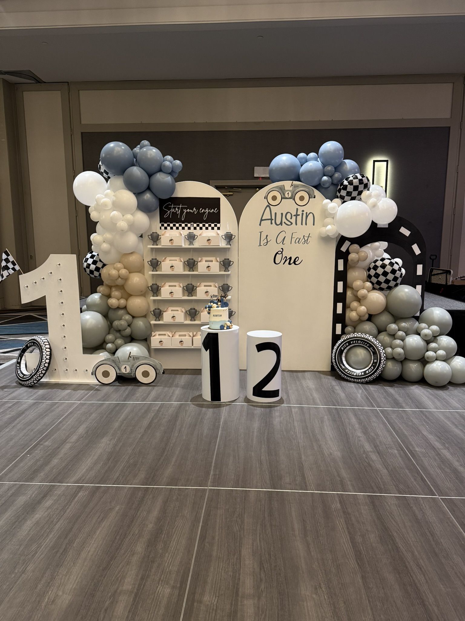 Balloon Garlands & Backdrops