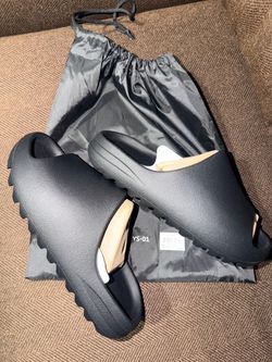 YZY YS-01 Slide “Black”