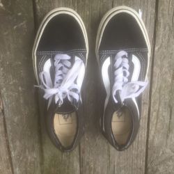 Black Vans Size 5---- 10$