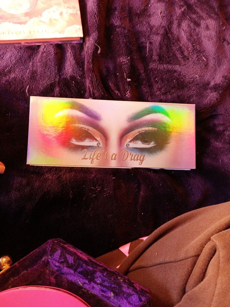 Lunar beauty - Life's A Drag