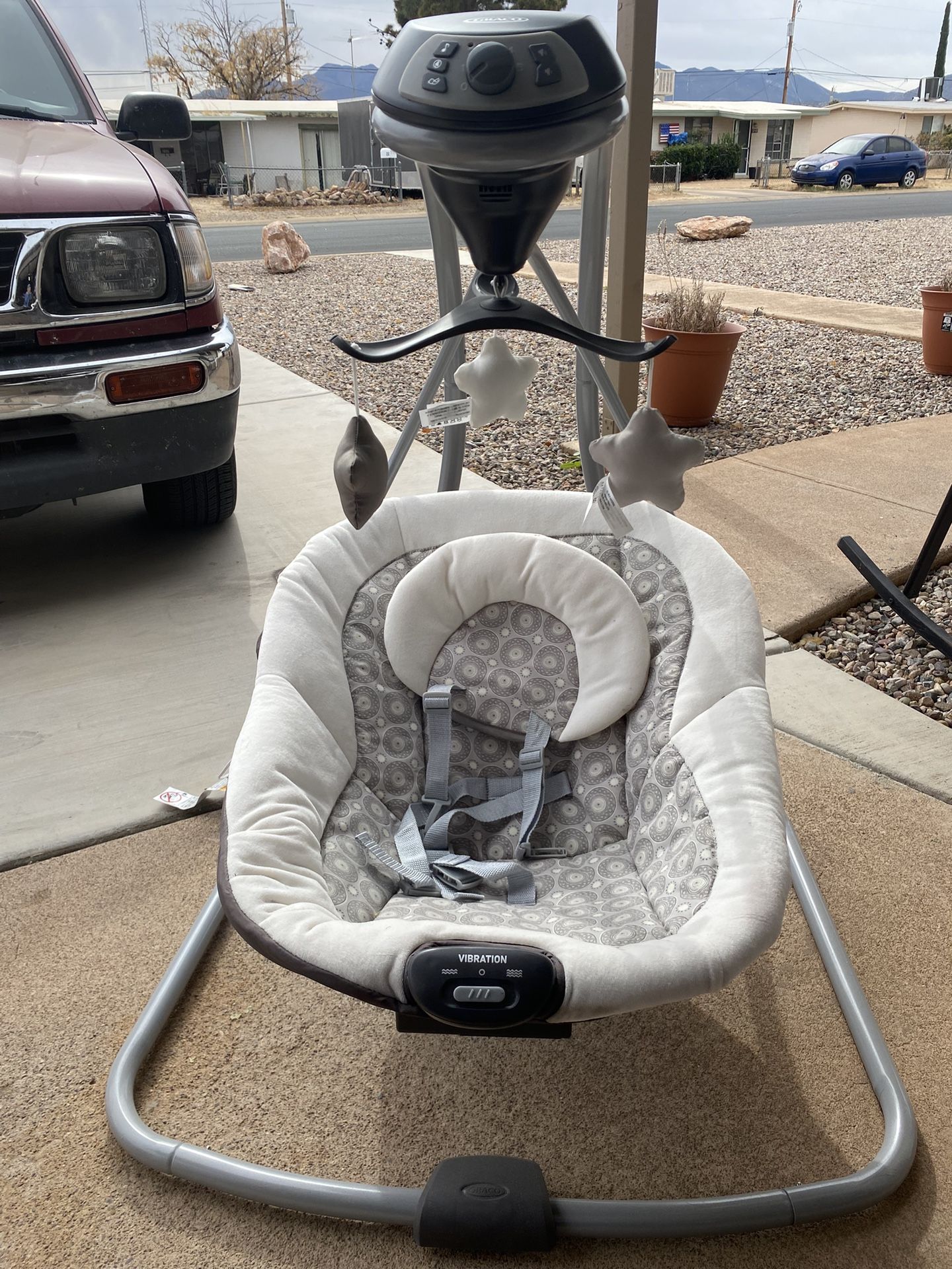 Graco Swing, Gray And White