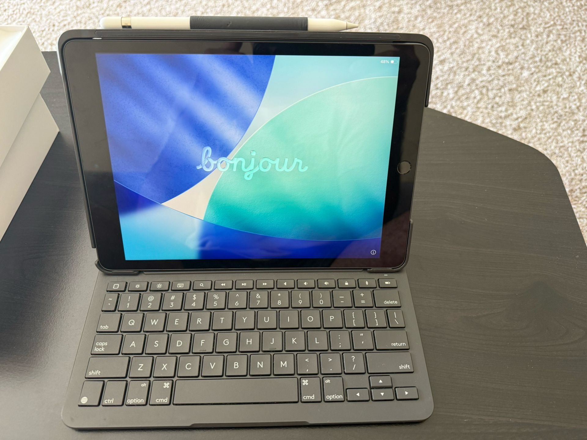 iPad 9th Generation with Apple pencil 1, Logitech Keyboard and Case