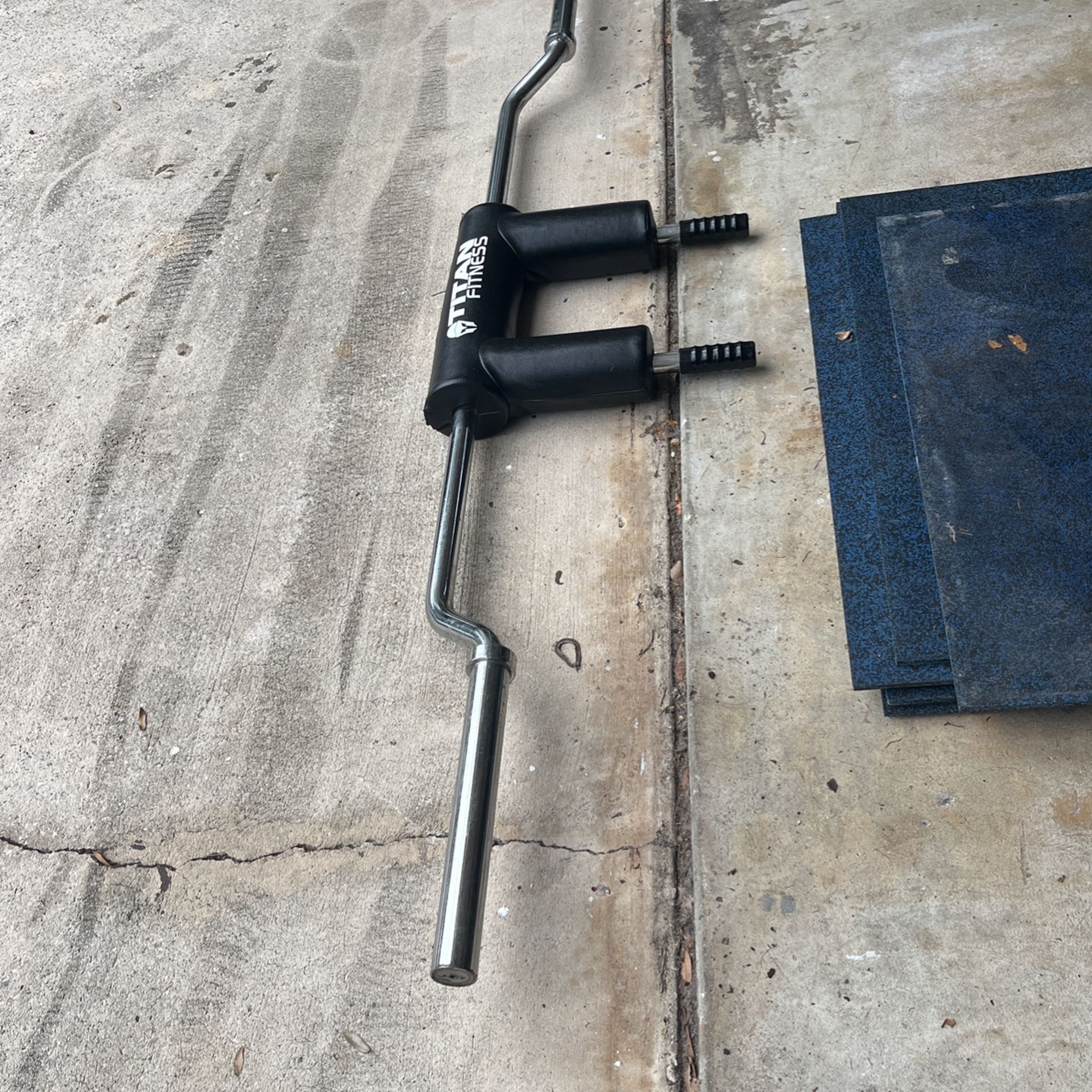 Titan Fitness Safety Squat Bar & KB