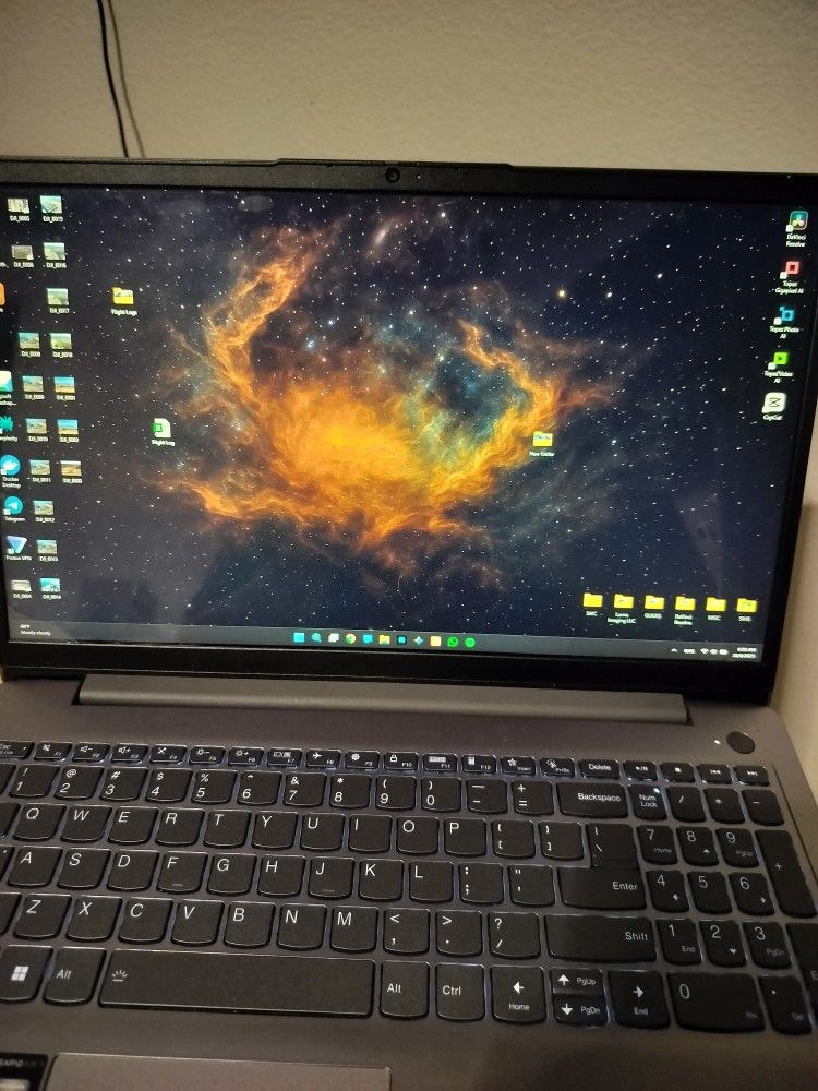 Lenovo IdeaPad 3 15.6 Touchscreen( Free Case!!!)