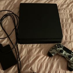PS4 Slim 