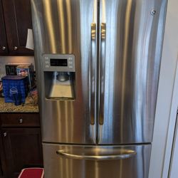 🧊 GE French Door Refrigerator – Stainless Steel | 25.9 Cu Ft | Ice Maker & Water Dispenser
$350