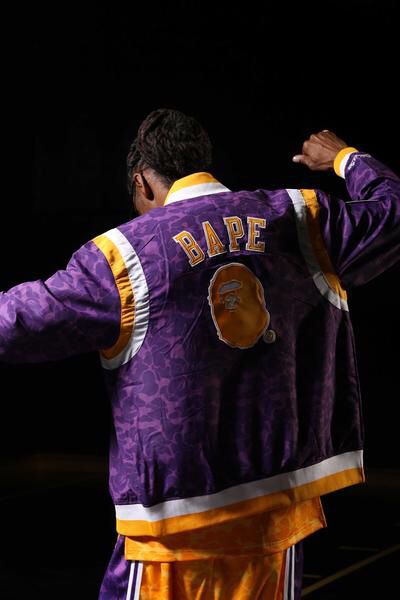 Campera Puffer BAPE x Mitchell & Ness Lakers Warm Up Jacket - 350 USD
