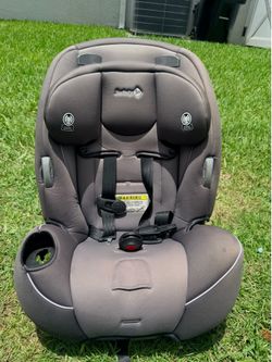 Selling a Safety 1st car seat /