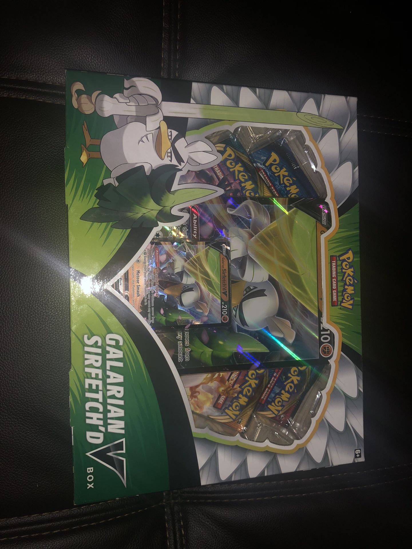Pokemon Galarian Sirfetch'd V Box