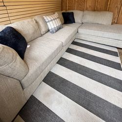 Ashely Sectional Couch (can Deliver)