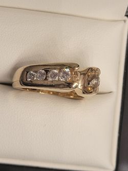 Beautiful  14kt Yellow Gold Semi Mount Engagement Ring