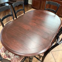 Dining Room Table & 6 Chairs