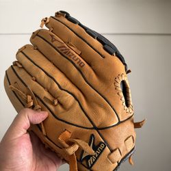 Mizuno baseball glove 13 in NEW