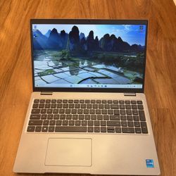 Dell Latitude 5520 core i5 11th gen 16GB Ram 256GB SSD Windows 11 Pro 15.6” UHD Screen Laptop with charger in Excellent Working condition!!!!!  Specif