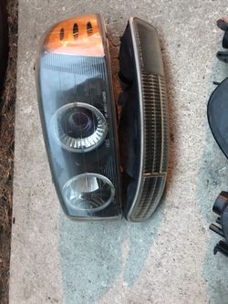 GMC Yukon driver headlight