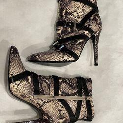 GUESS Snake print And Black Strap Boots