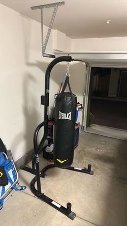 Everlast Heavy Bag with Freestanding Stand