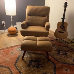 2 Recliners With Ottomans