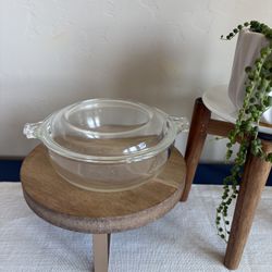 Vintage small Pyrex 019 600 ml Clear glass bowl casserole dish with a lid from the 1970’s.