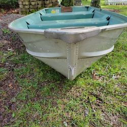 Great  condition SEARS 12' GAMEFISHER Heavy Duty Fishing Boat