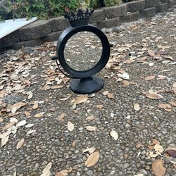 Decorative Crown Vanity Mirror – Vintage Style