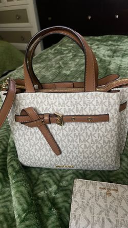 Cartera y monedero Mk nuevo