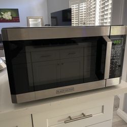 Black & Decker microwave ! Pick Up In Arcadia!