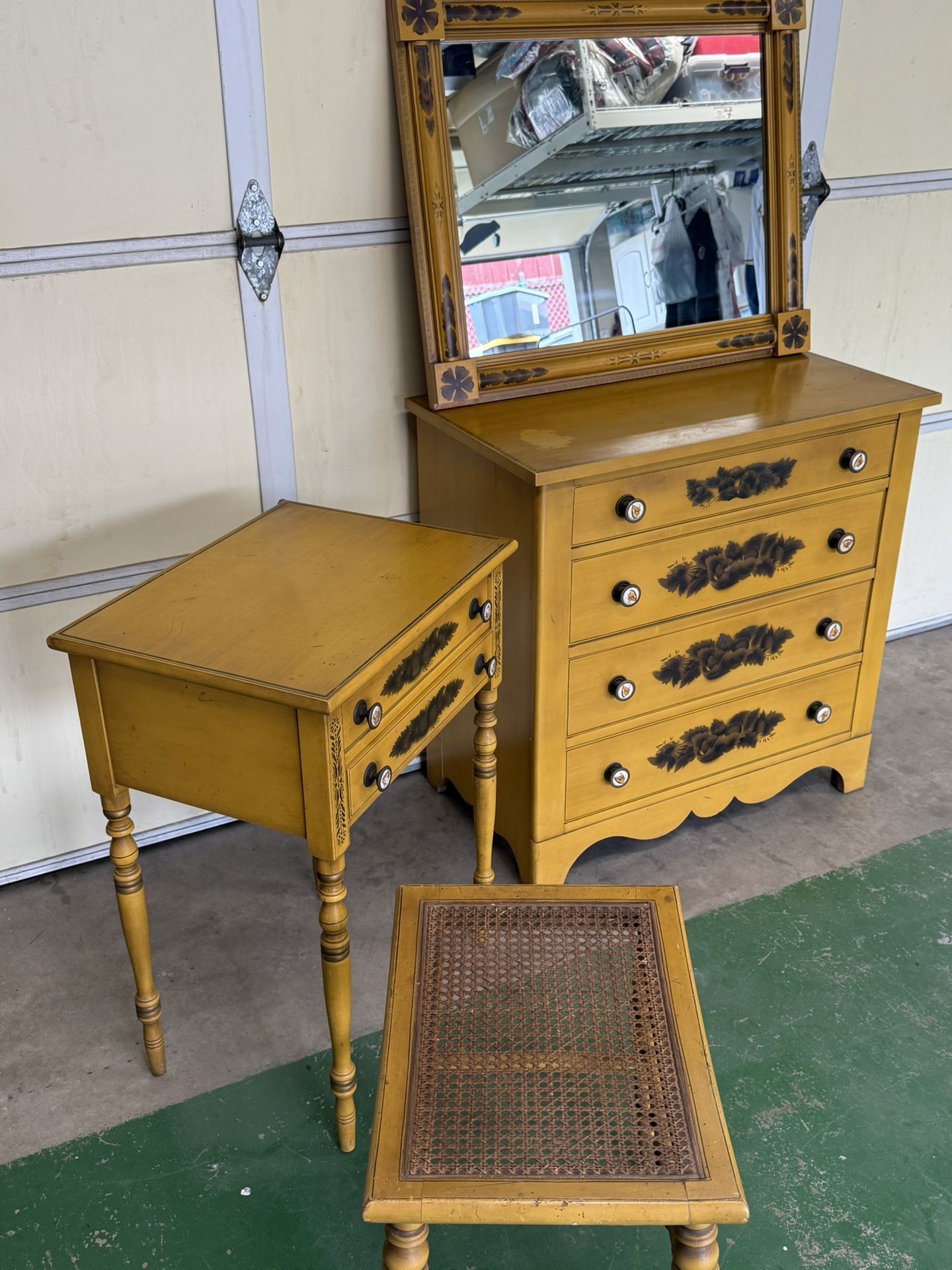 Vintage Hitchcock 5 piece furniture set