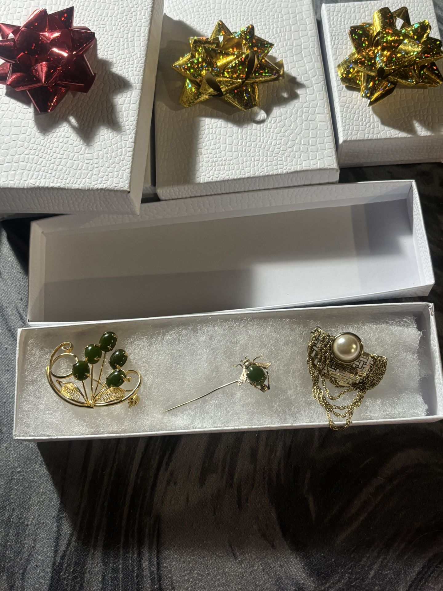 Brooch And Tie Pin Set Jade And 18k Gold Plate