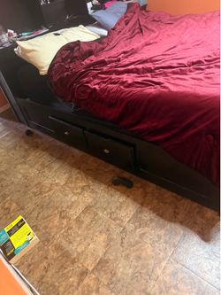 Come and get this king size bed solid wood