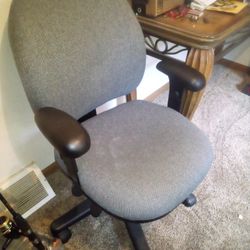 Office Chair Like New Very Comfortable 