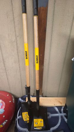 DeWalt Shovels with Wood Handles – Set of 2