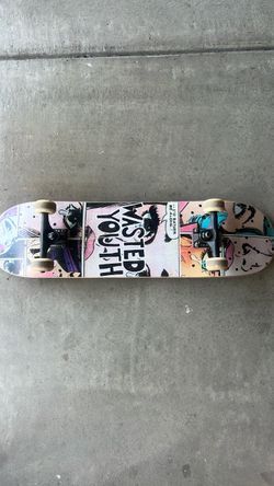 Skateboard without grip tape
