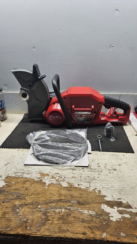 Milwaukee
Cut Off Saw