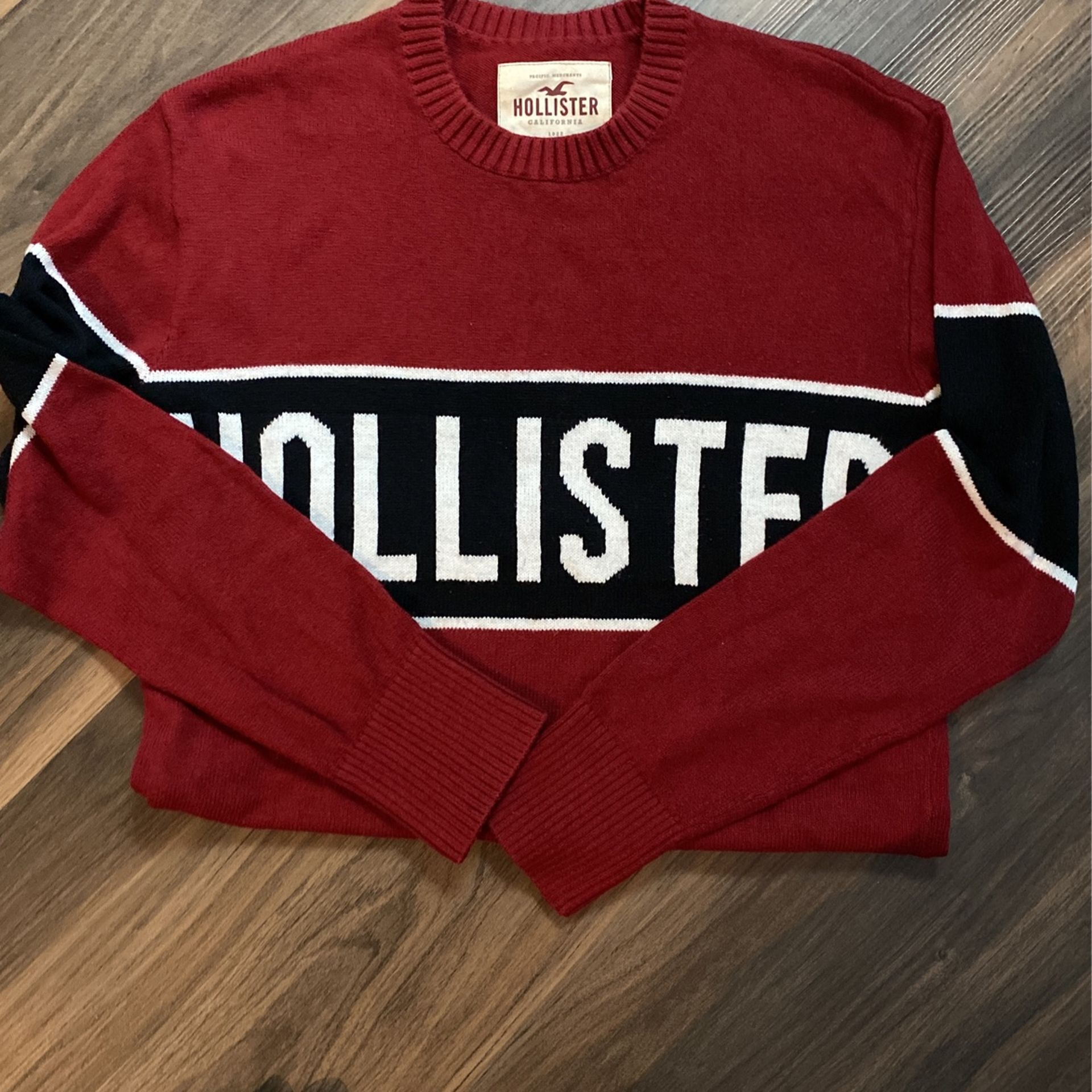 Men’s Hollister Sweater - Size XS