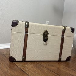 Large Ivory Textured Storage Chest 