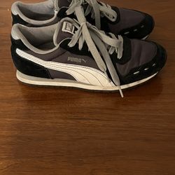 Kids PUMA Sneaker.
