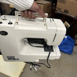 Sewing Machine With Carrier Need Gone 