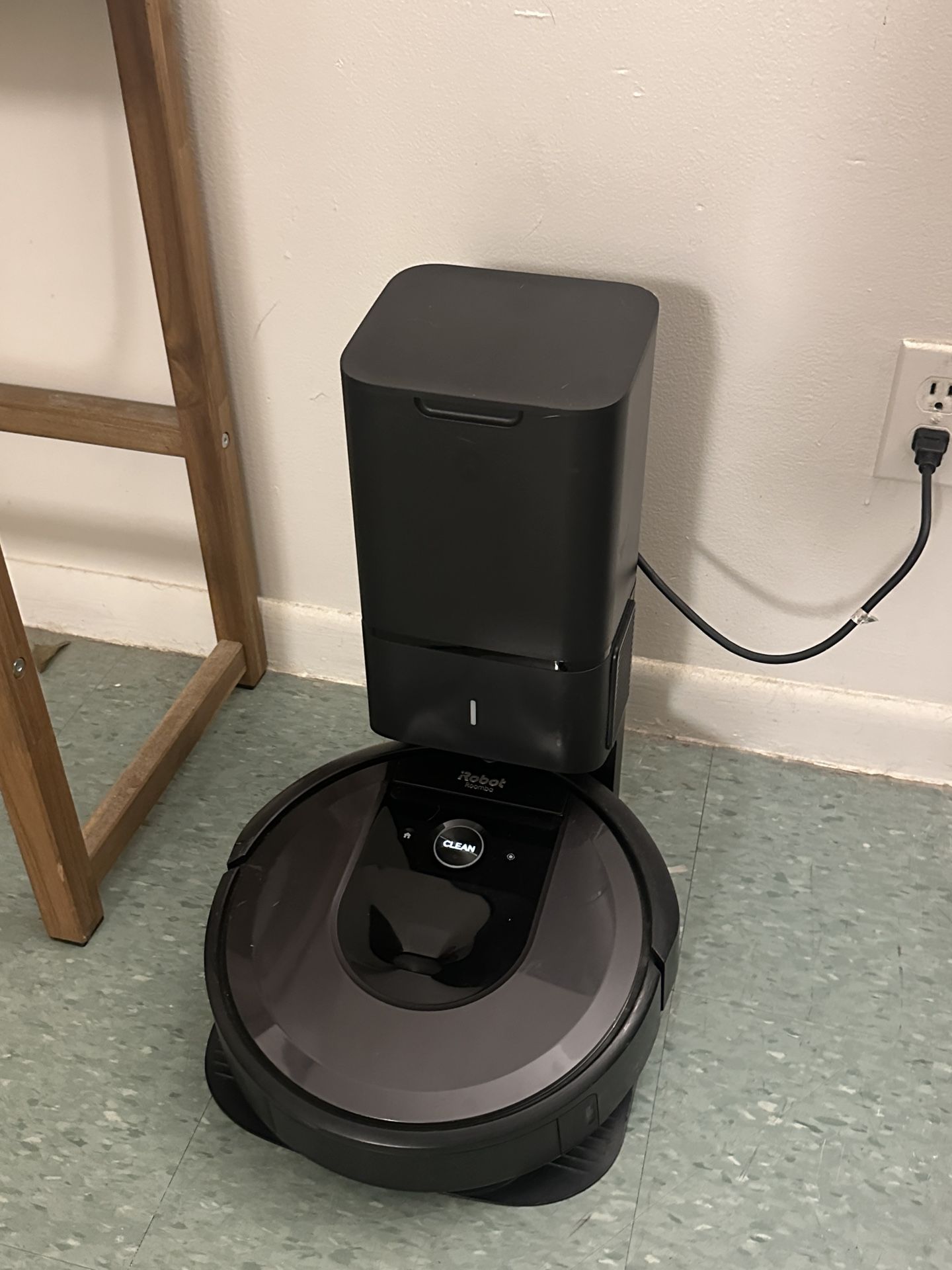 iRobot Roomba i7 (7150) Robot Vacuum- Wi-Fi Connected, Smart Mapping, Works with Alexa, Ideal for Pet Hair, Works With Clean Base, Black