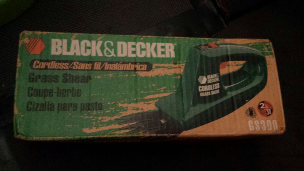 Black & Decker Cordless Grass Shear GS300
