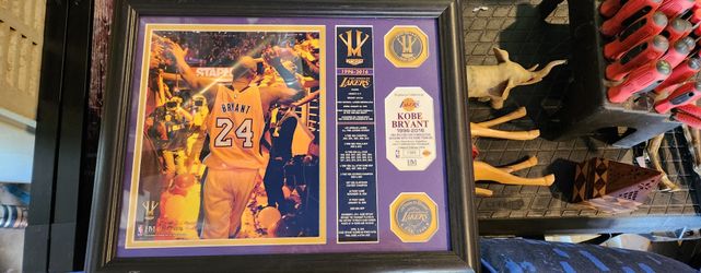 Koby Bryant Picture Frame With Gold Coin Medallions All This Stats With The Certificate Authenticity 1,357 Out Of 2016 