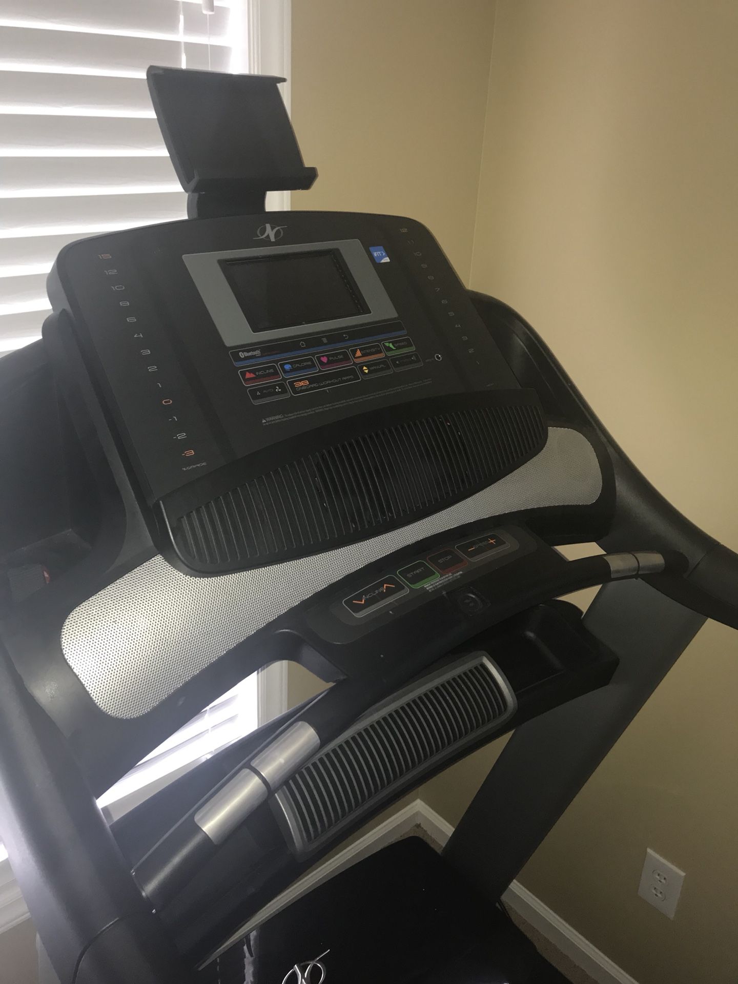 NordicTrack Elite 5750 treadmill with warranty for Sale in Winston Salem NC OfferUp